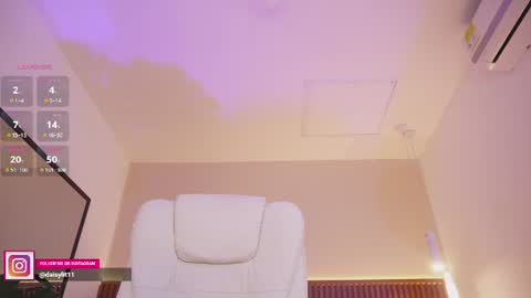 Snapshot of daisy_lit chatting on June 30, 9:49 pm Daisy online show from June 30, 9:49 pm