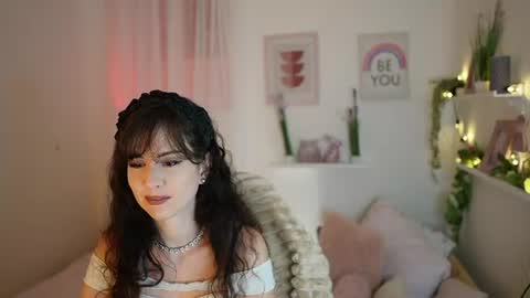 Snapshot of daisy_lowe_ chatting on July 18, 6:12 pm Daisy online show from July 18, 6:12 pm