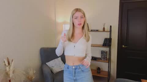 Snapshot of daisy_ward chatting on October 23, 7:40 am Alice online show from October 23, 7:40 am