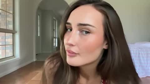 Snapshot of daisyfayer chatting on May 5, 11:35 pm Daisy online show from May 5, 11:35 pm