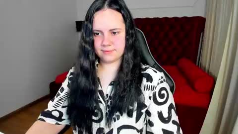 Snapshot of daisyharts chatting on June 24, 4:17 pm DaisyHarts online show from June 24, 4:17 pm