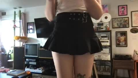 Snapshot of daisymynx chatting on April 8, 12:54 am daisymynx online show from April 8, 12:54 am