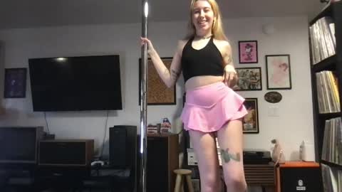 Snapshot of daisymynx chatting on April 13, 2:17 am daisymynx online show from April 13, 2:17 am