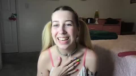 Snapshot of daisymynx chatting on July 1, 4:03 am daisymynx online show from July 1, 4:03 am