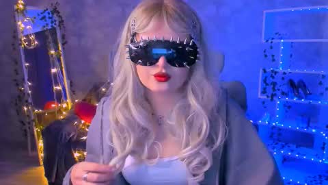 Daisy online show from February 20, 1:22 pm