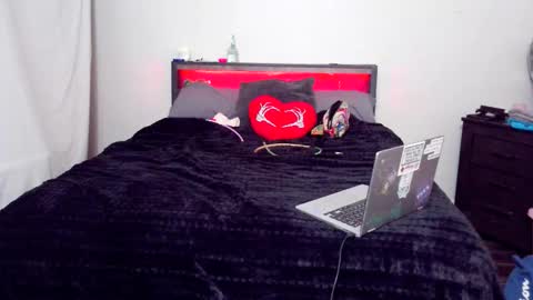 Snapshot of daisywylde chatting on October 16, 12:06 pm Daisy Wylde online show from October 16, 12:06 pm