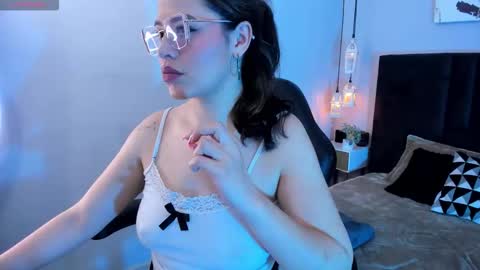 Snapshot of dakhota_rouge chatting on November 7, 3:50 am Dakhota online show from November 7, 3:50 am