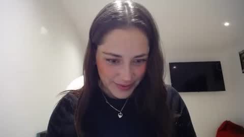 IG  dakotasofiaa online show from February 4, 1:55 am