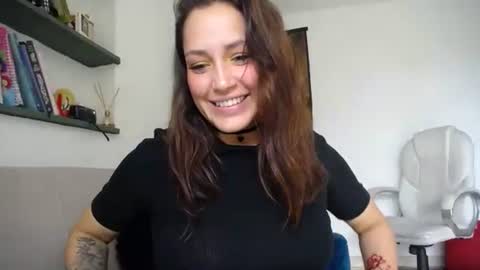 IG  dakotasofiaa online show from April 2, 7:22 pm