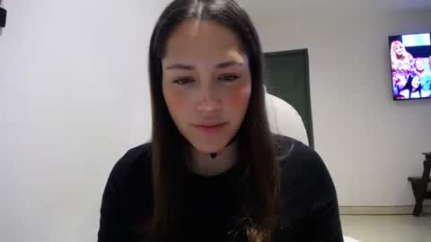 IG  dakotasofiaa online show from April 12, 2:38 am