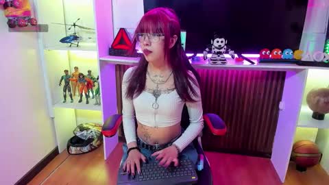 dakota_addams online show from March 17, 7:17 pm