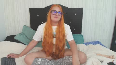 Snapshot of dakota_alice chatting on February 7, 5:52 am Dakota and Valerie online show from February 7, 5:52 am