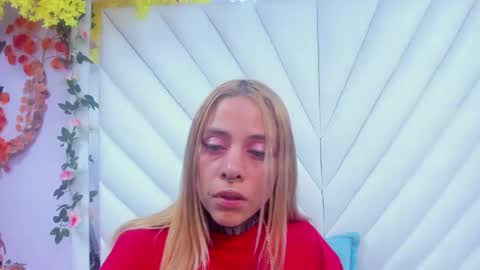 Snapshot of dakota_angell_ chatting on February 4, 2:17 am Dakota online show from February 4, 2:17 am