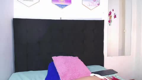 Daakota  online show from April 1, 12:28 pm