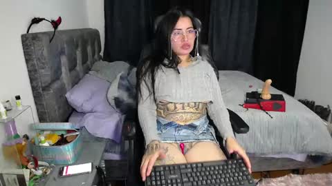 Snapshot of dakotatto chatting on May 26, 4:25 pm dakotatto online show from May 26, 4:25 pm