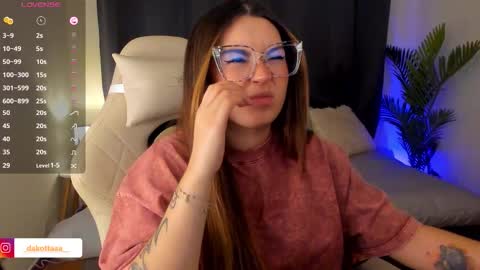 dakottaa__ online show from November 11, 12:21 am