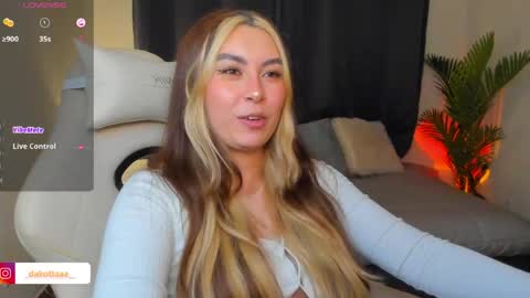 dakottaa__ online show from May 15, 10:50 pm