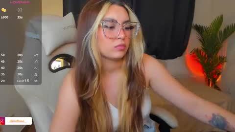 dakottaa__ online show from July 10, 12:15 am