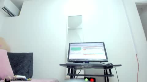  Ren  online show from February 5, 10:55 pm