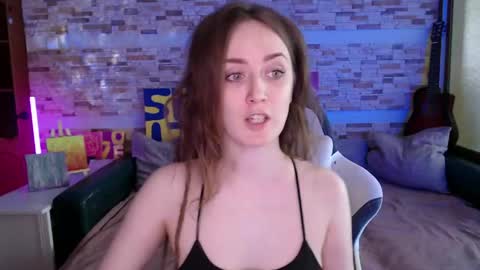 Snapshot of dalia_peach chatting on April 20, 11:02 am Dalia online show from April 20, 11:02 am