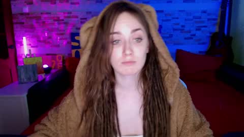Snapshot of dalia_peach chatting on April 23, 12:29 pm Dalia online show from April 23, 12:29 pm