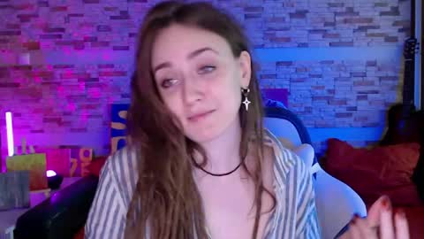 Snapshot of dalia_peach chatting on May 1, 10:31 am Dalia online show from May 1, 10:31 am