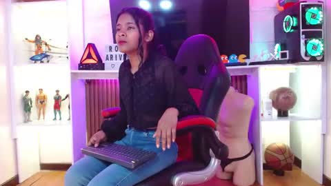 Snapshot of daliila_queen chatting on June 16, 7:27 pm dalila online show from June 16, 7:27 pm