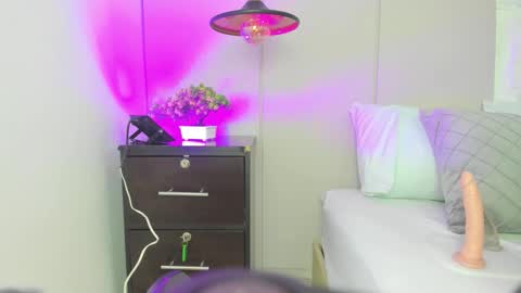 D A L I L A online show from February 9, 7:07 pm