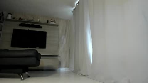 Snapshot of dalila_oficials chatting on June 3, 2:33 pm online show from June 3, 2:33 pm