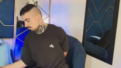 Snapshot of dallas_whitee chatting on February 25, 7:34 pm Dallas whitee online show from February 25, 7:34 pm