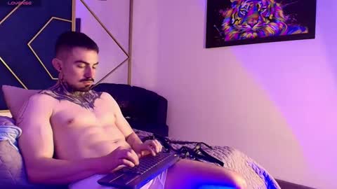 Dallas whitee online show from March 12, 7:31 pm