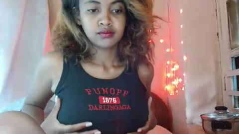 Snapshot of dallyarose chatting on January 8, 11:23 am dallyarose online show from January 8, 11:23 am