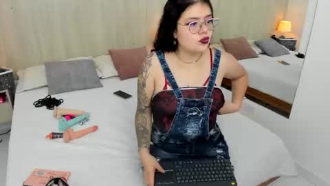 Snapshot of damaris_ponce chatting on July 4, 3:35 am Damaris Ponce online show from July 4, 3:35 am