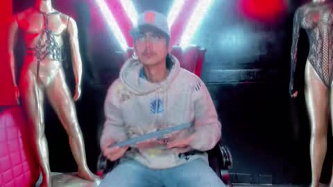 Snapshot of damian_and_camerum chatting on March 1, 3:19 am damian_and_camerum online show from March 1, 3:19 am