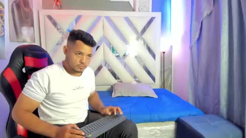 Snapshot of damian_lux69 chatting on May 7, 1:27 pm DAMIAN LUX online show from May 7, 1:27 pm