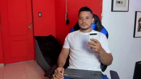 Snapshot of damian_lux69 chatting on May 10, 12:21 pm DAMIAN LUX online show from May 10, 12:21 pm