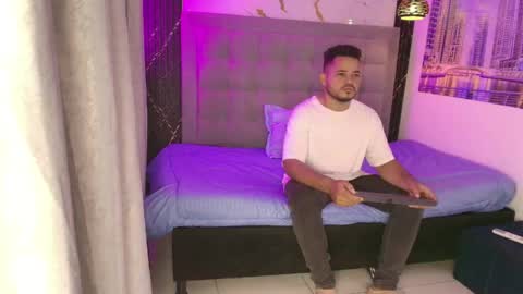 Snapshot of damian_lux69 chatting on May 12, 12:13 pm DAMIAN LUX online show from May 12, 12:13 pm