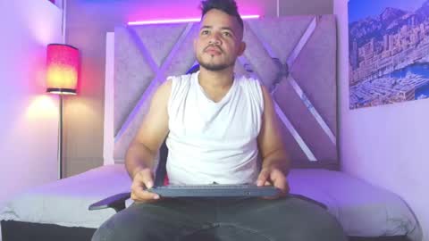 Snapshot of damian_lux69 chatting on May 20, 12:22 pm DAMIAN LUX online show from May 20, 12:22 pm