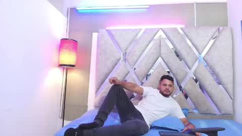 Snapshot of damian_lux69 chatting on May 24, 12:21 pm DAMIAN LUX online show from May 24, 12:21 pm