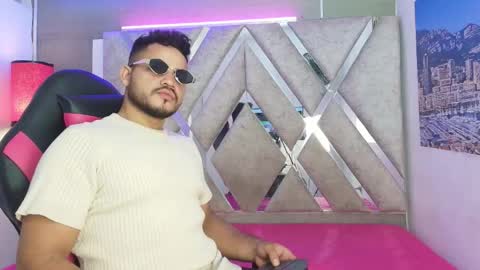 Snapshot of damian_lux69 chatting on May 29, 12:25 pm DAMIAN LUX online show from May 29, 12:25 pm