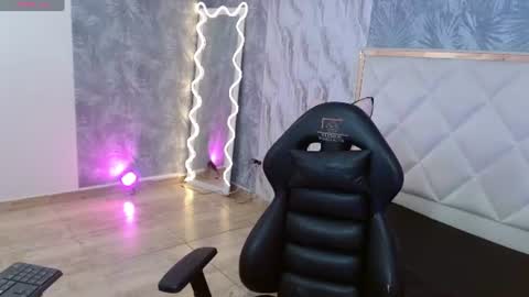 damian_tay1 online show from July 19, 11:58 am