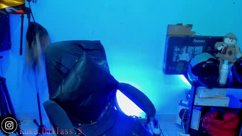 Snapshot of damian_torner chatting on April 30, 8:53 am Damian torner online show from April 30, 8:53 am
