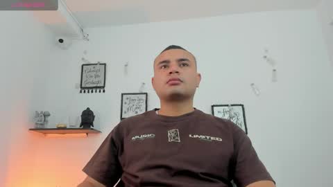 Snapshot of damianblazee chatting on May 29, 12:36 pm damianblazee online show from May 29, 12:36 pm