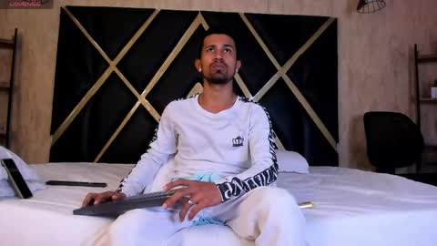 Snapshot of damianlux_ chatting on May 9, 7:30 pm damianlux_ online show from May 9, 7:30 pm
