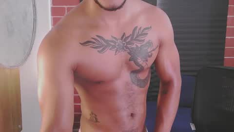 Snapshot of damiann_rees chatting on February 11, 3:29 pm instagram damiannreed. online show from February 11, 3:29 pm