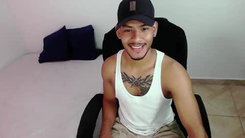 Snapshot of damiann_rees chatting on February 17, 2:52 am instagram damiannreed. online show from February 17, 2:52 am