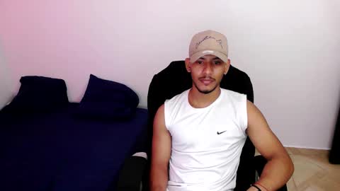 Snapshot of damiann_rees chatting on February 25, 4:49 pm instagram damiannreed. online show from February 25, 4:49 pm