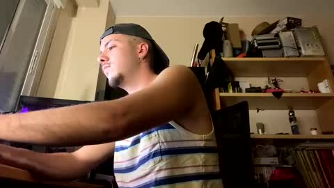 Snapshot of damncore chatting on October 27, 3:38 pm damncore online show from October 27, 3:38 pm