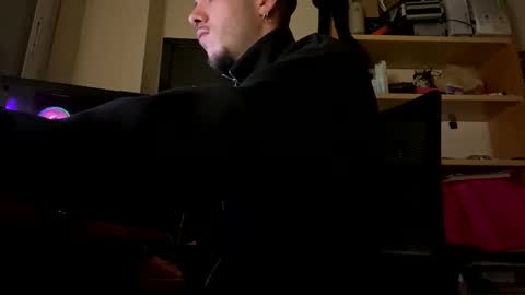 Snapshot of damncore chatting on January 14, 4:45 pm damncore online show from January 14, 4:45 pm