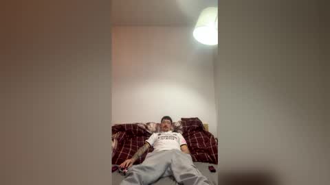 Snapshot of damo111694 chatting on February 18, 11:22 pm damo111694 online show from February 18, 11:22 pm